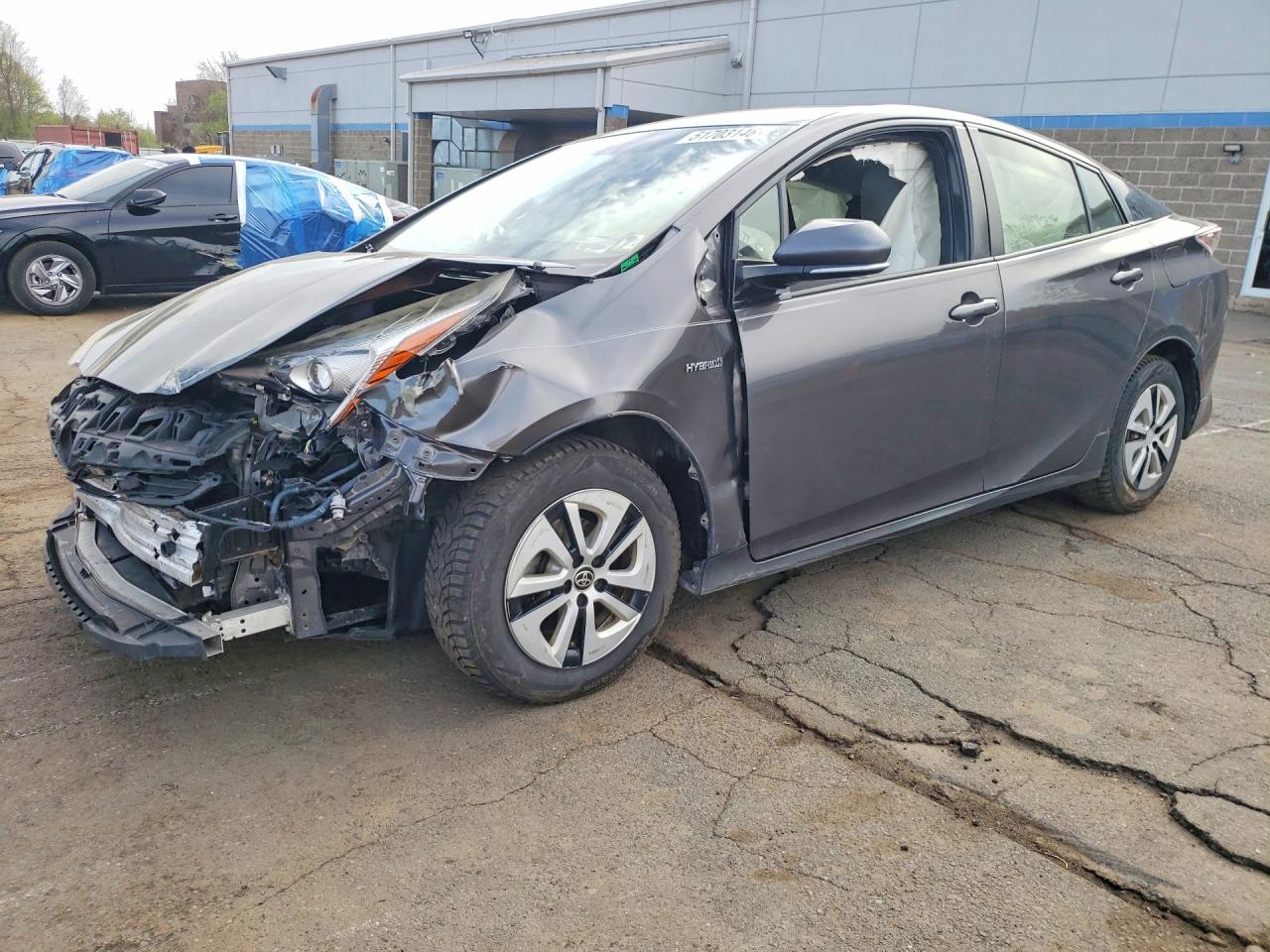 Salvage Toyota Prius Image
