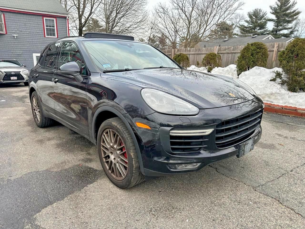 Salvage Porsche Cayenne Image
