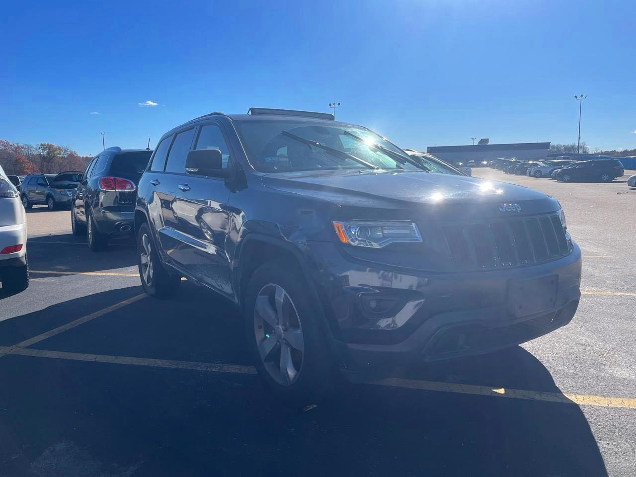 Salvage Jeep Cherokee Image