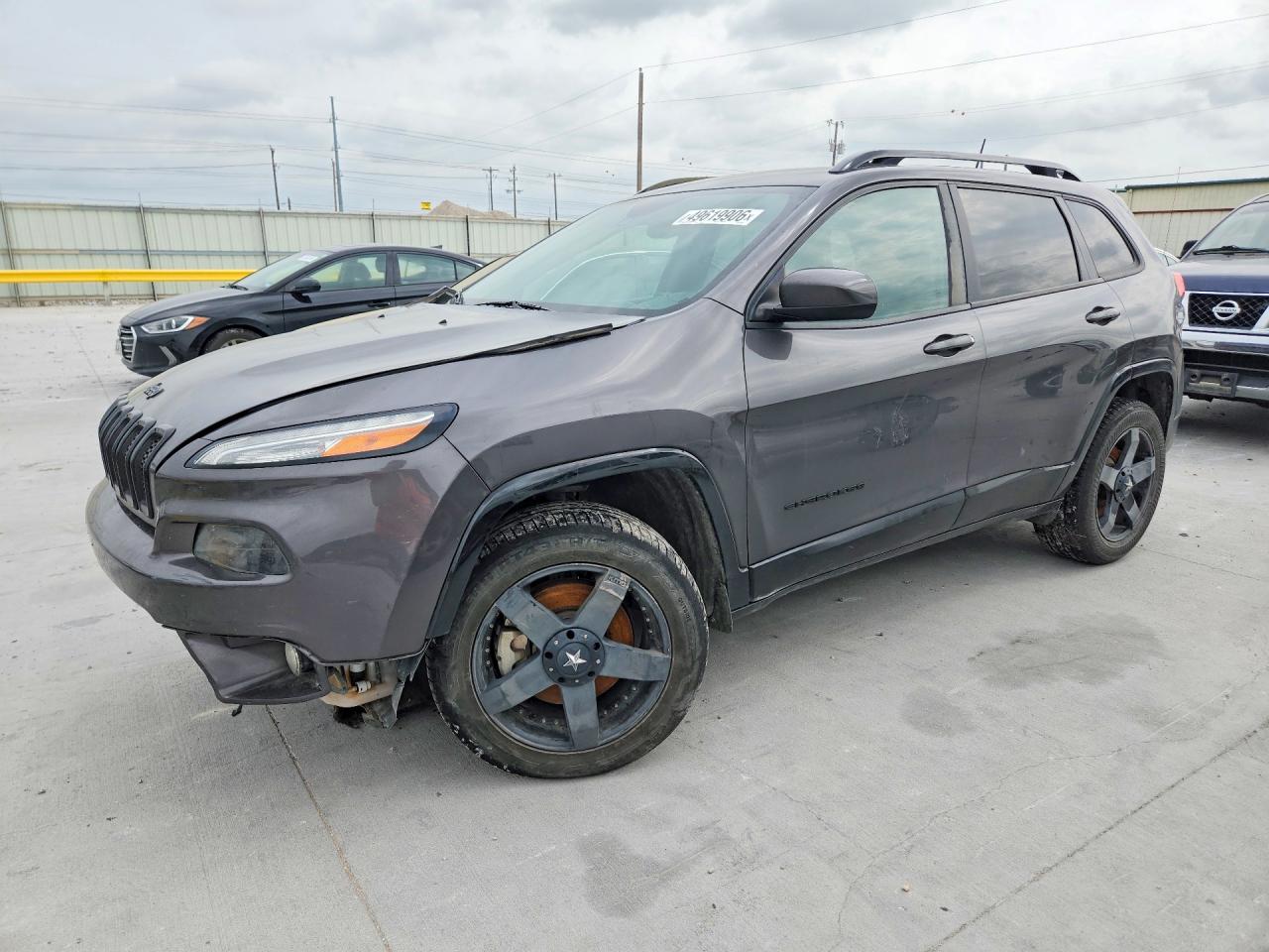 Salvage Jeep Cherokee Image