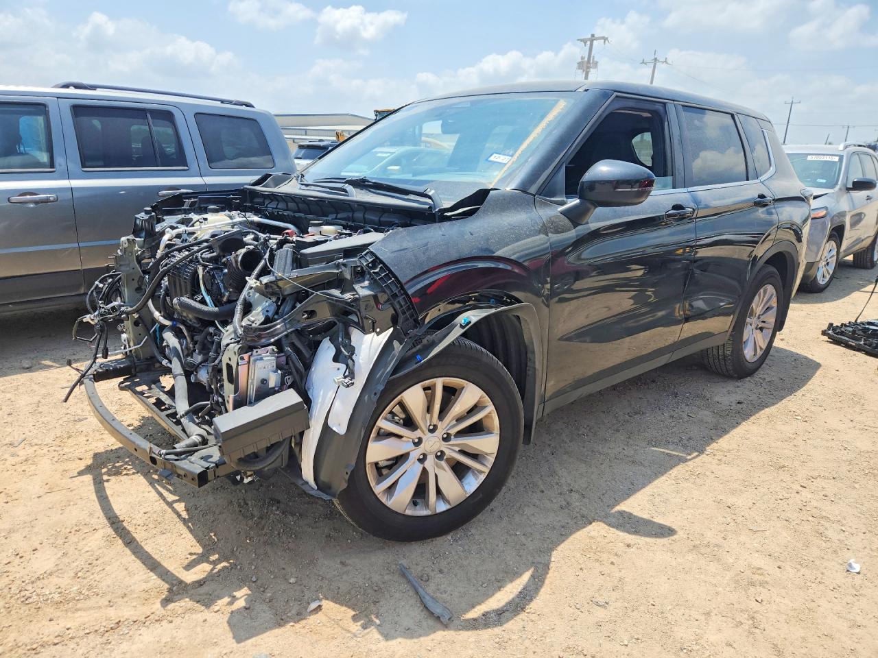 Salvage Mitsubishi Outlander Image