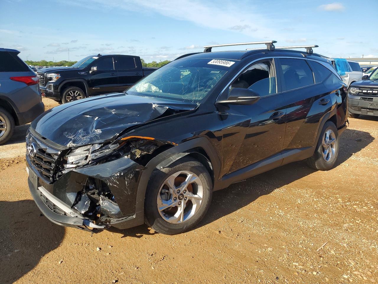 Salvage Hyundai TUCSON Image