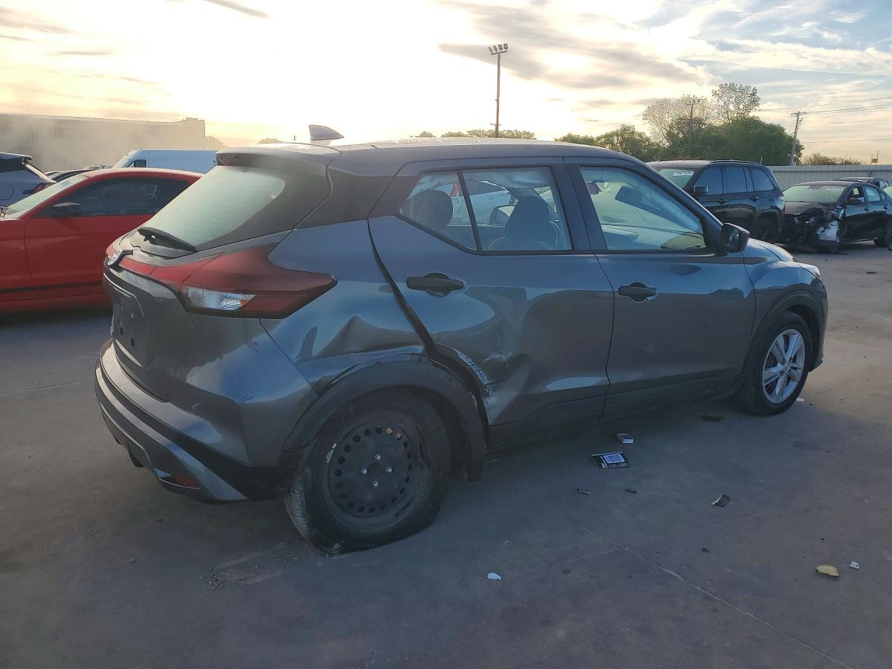 Nissan Kicks S