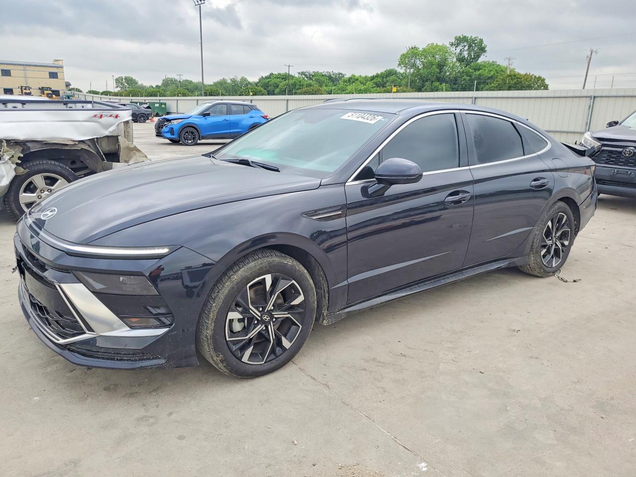 Salvage Hyundai SONATA Image