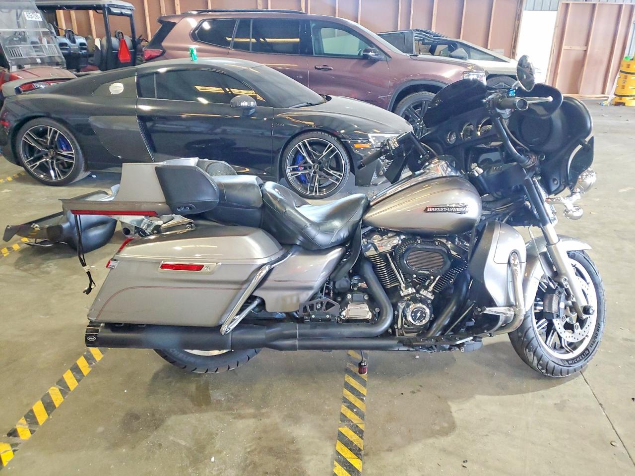 Salvage Harley-Davidson Fl Image