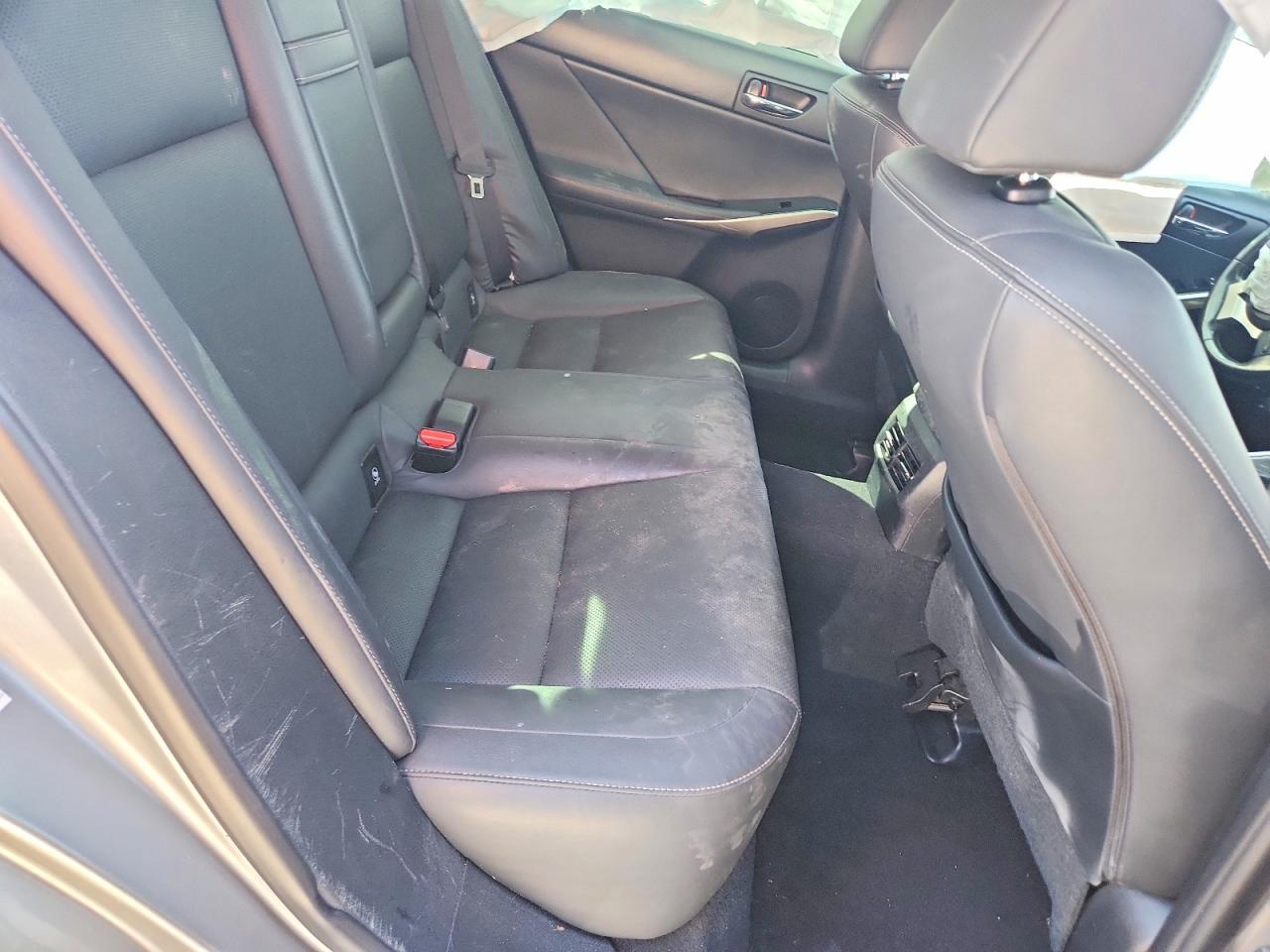 Lexus Is Base
