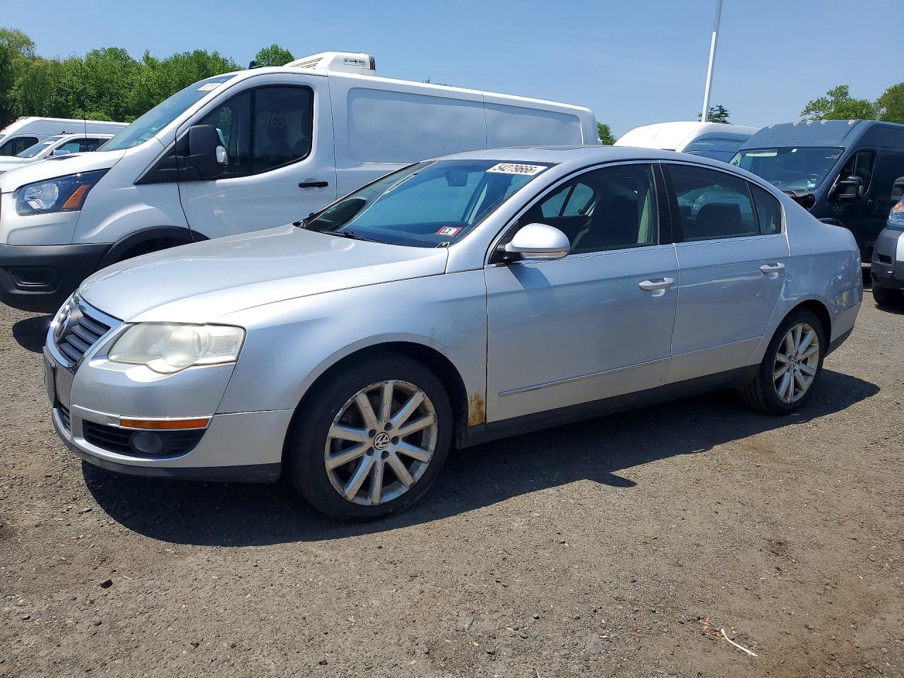 Salvage Volkswagen Passat Image