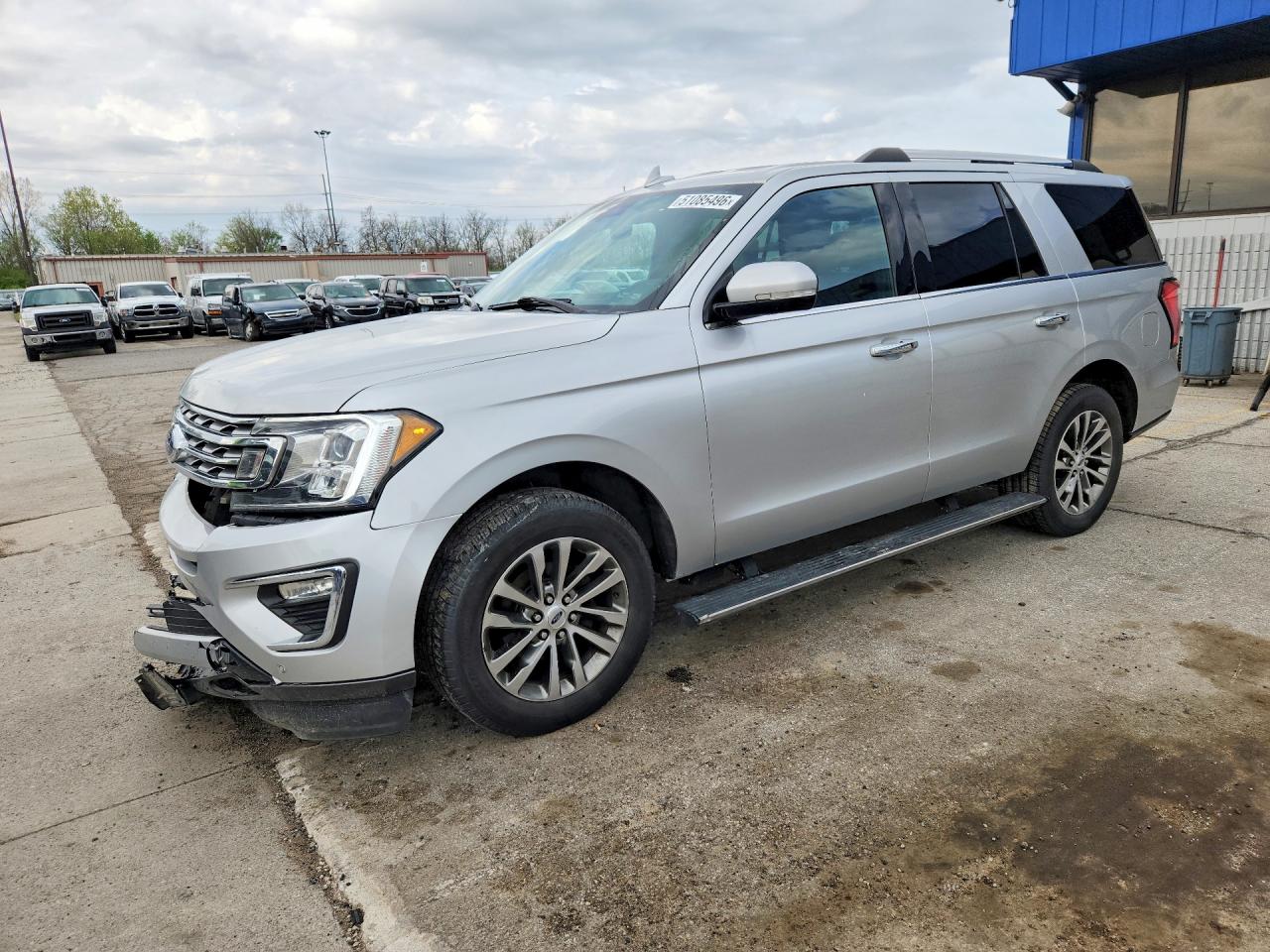 Salvage Ford Expedition Image
