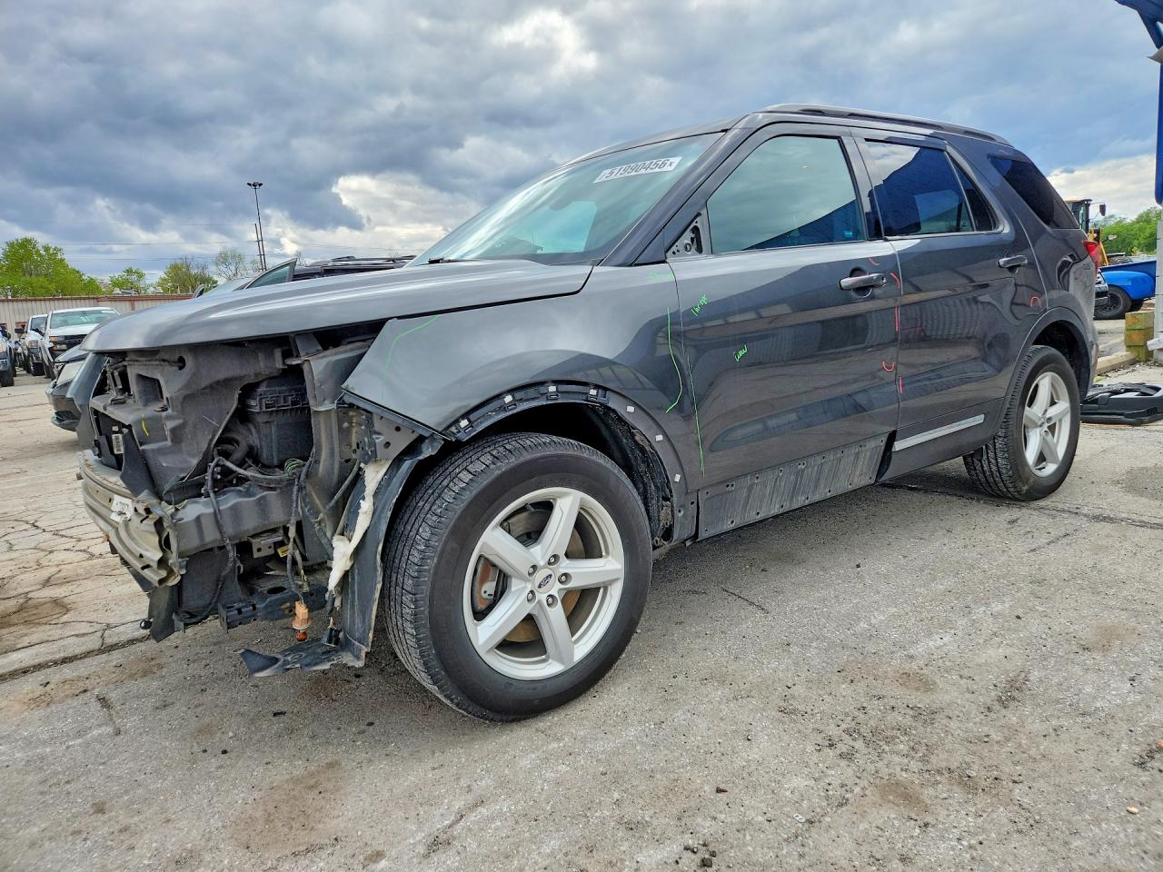 Salvage Ford Explorer Image
