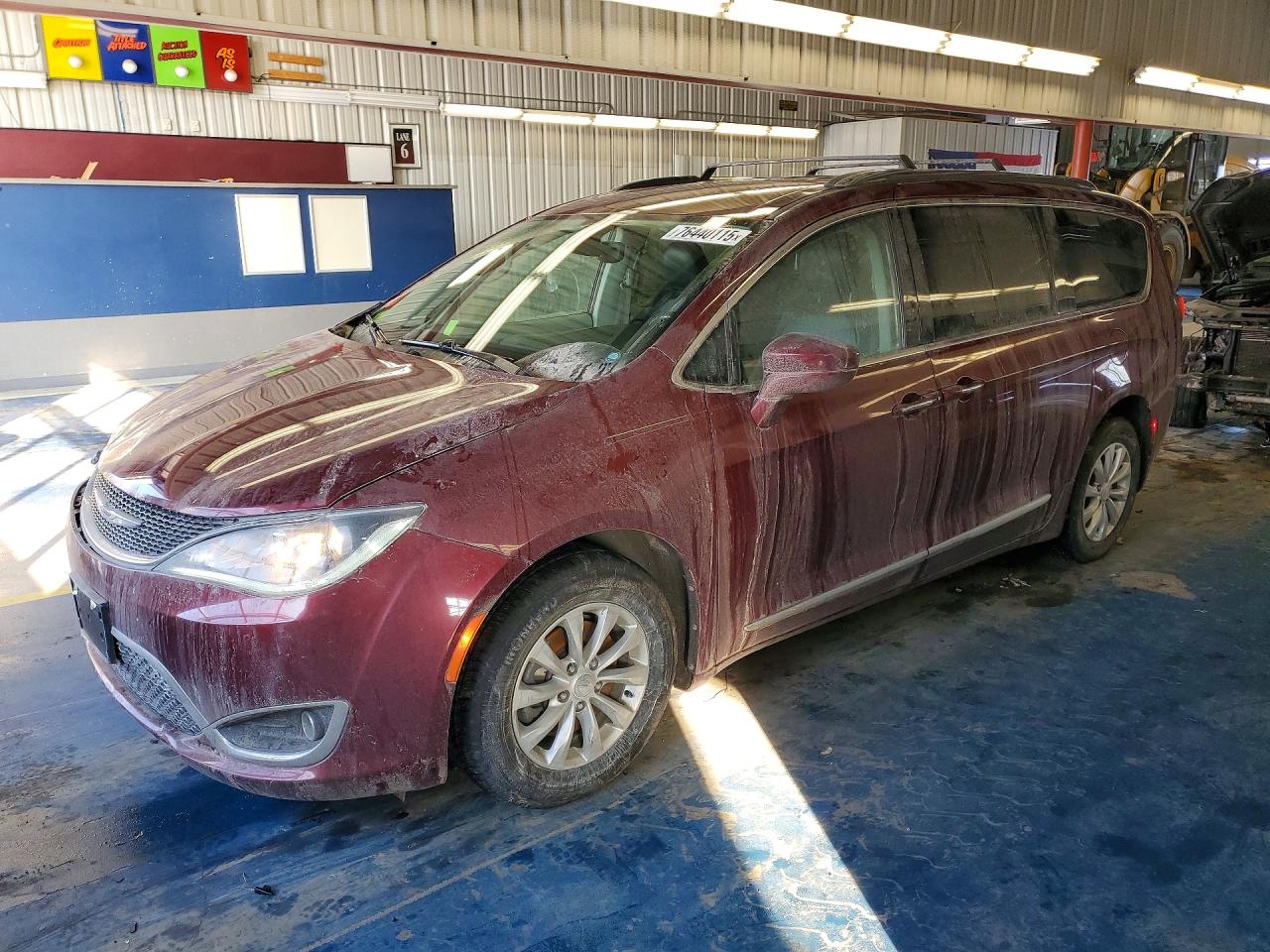 Salvage Chrysler Pacifica Image