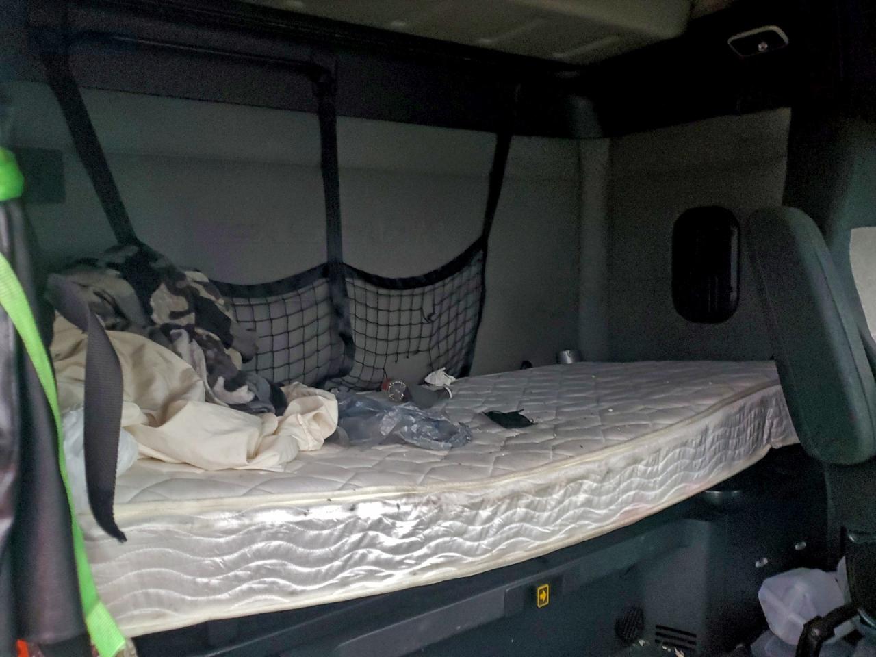 Freigliner Cascadia 126