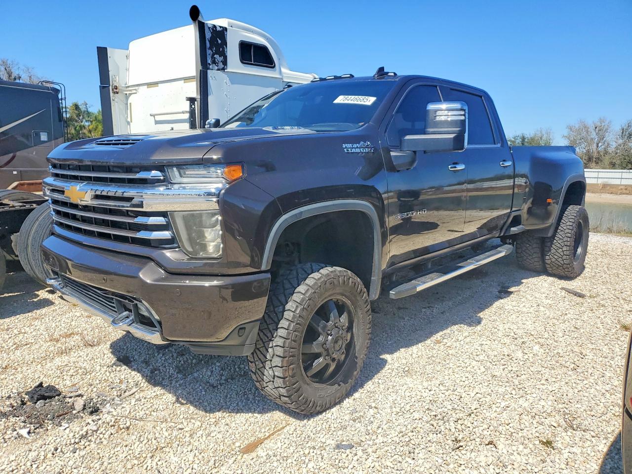 Salvage Chevrolet Silverado Image