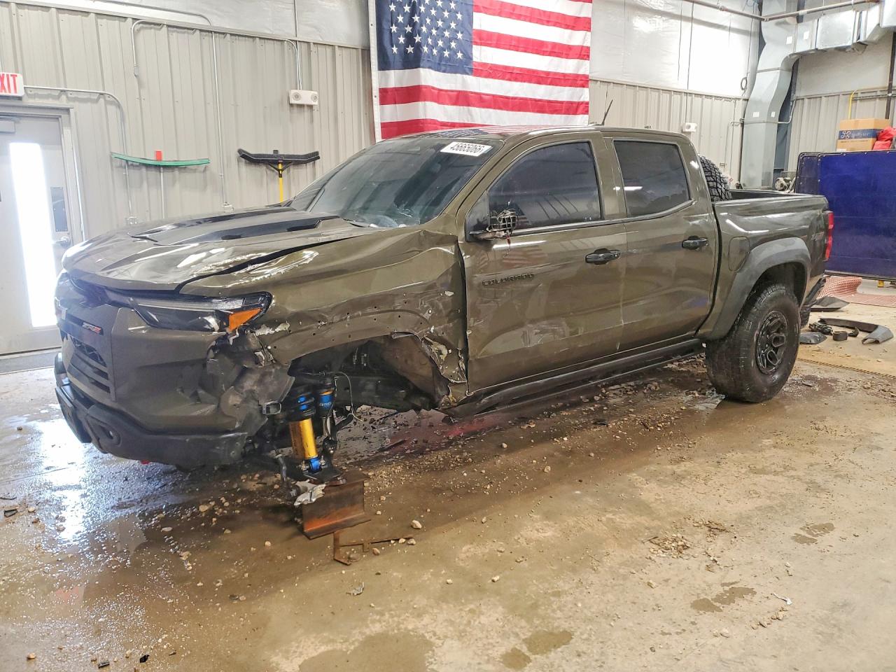 Salvage Chevrolet Colorado Image