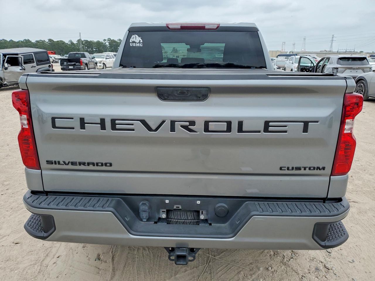 Chevrolet Silverado C1500 Custom