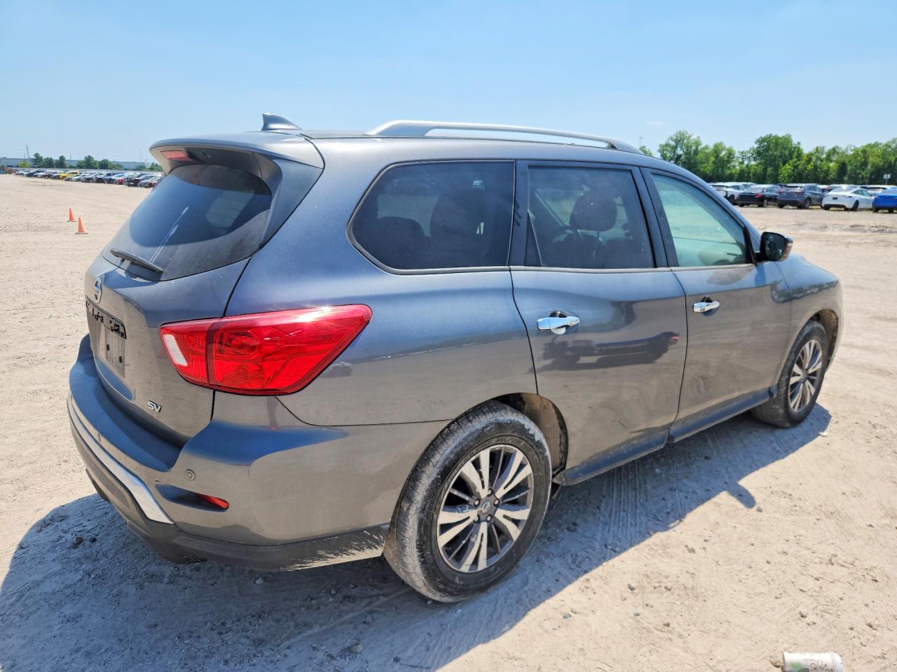 Nissan Pathfinder Sv