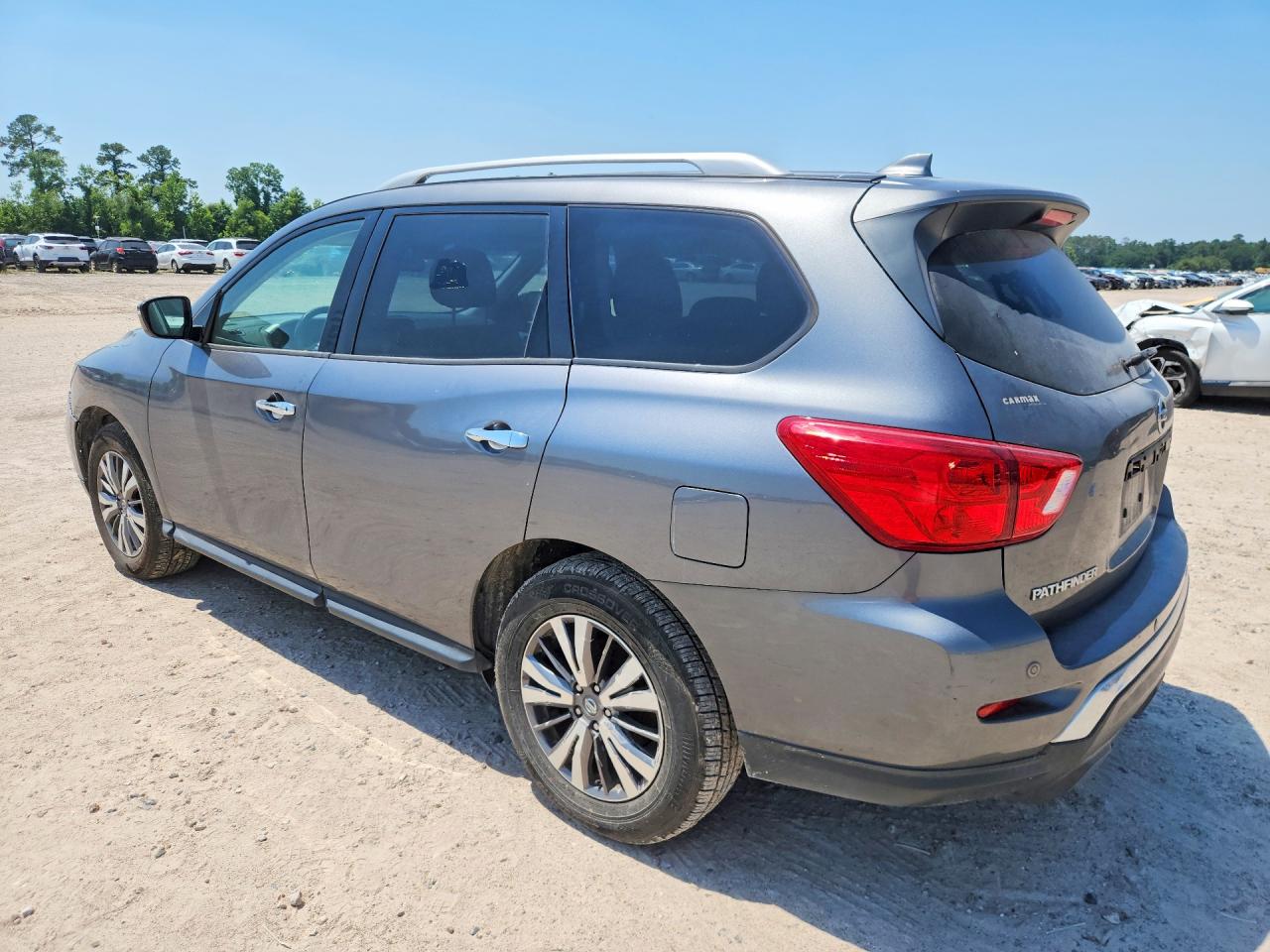 Nissan Pathfinder Sv