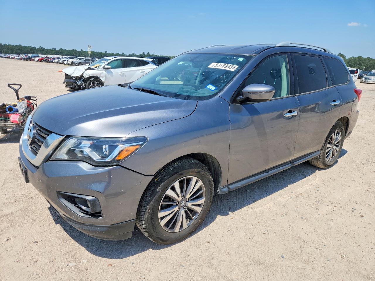 Salvage Nissan Pathfinder Image