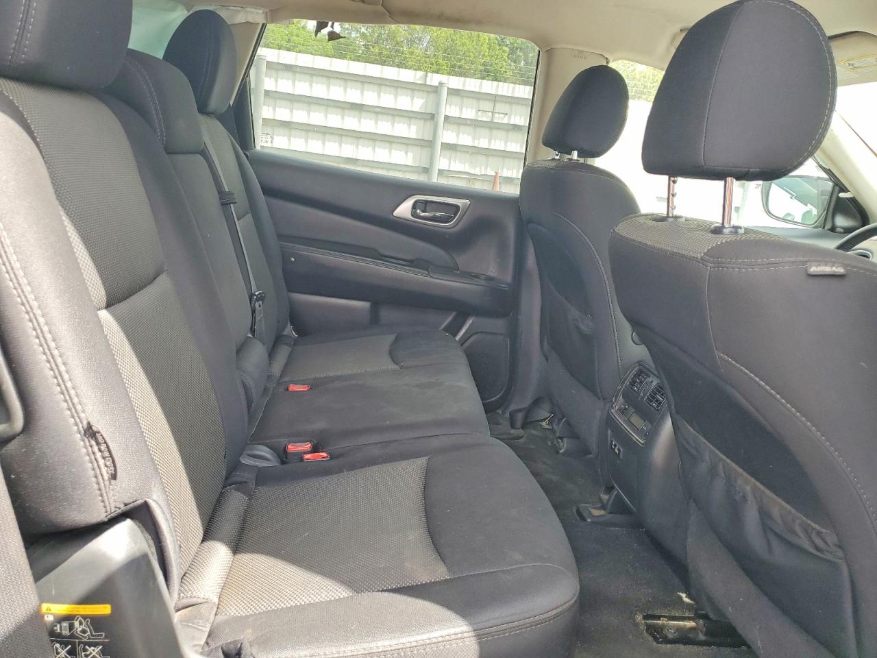 Nissan Pathfinder Sv