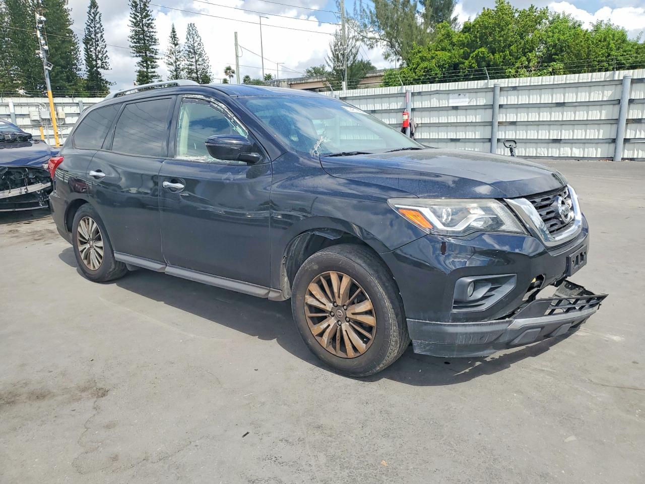 Nissan Pathfinder Sv