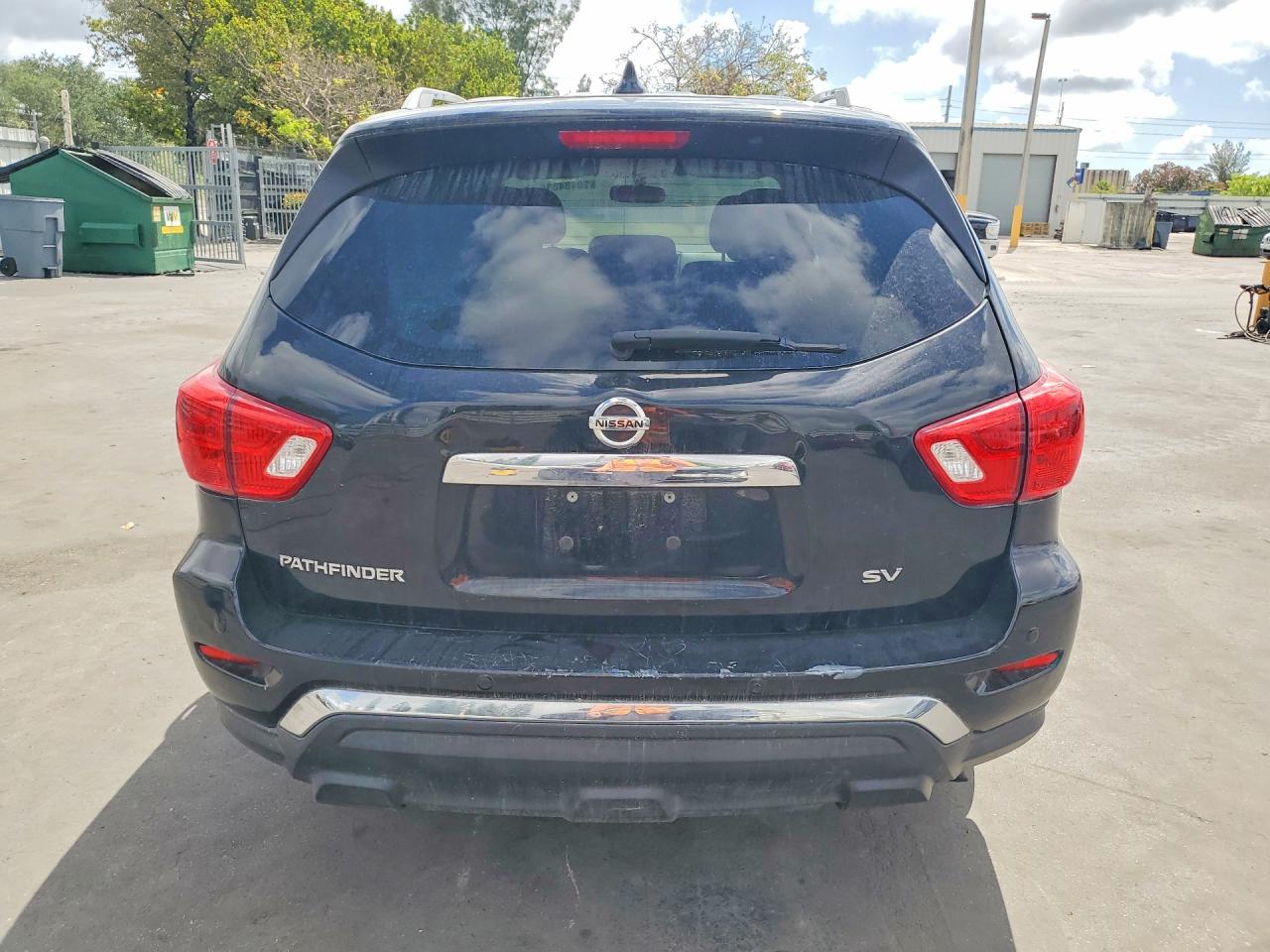 Nissan Pathfinder Sv