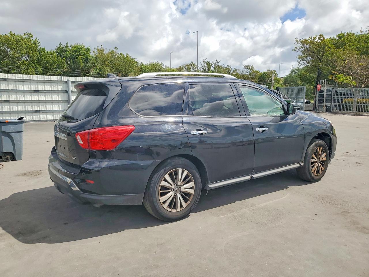 Nissan Pathfinder Sv