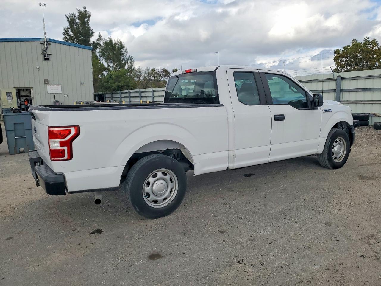 Ford F-150 Super Cab