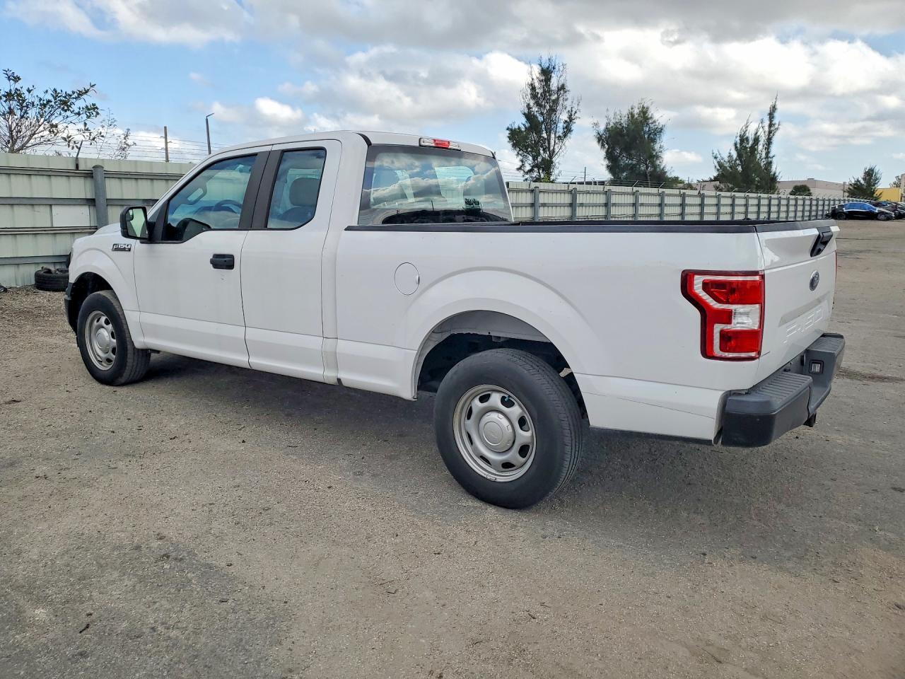 Ford F-150 Super Cab