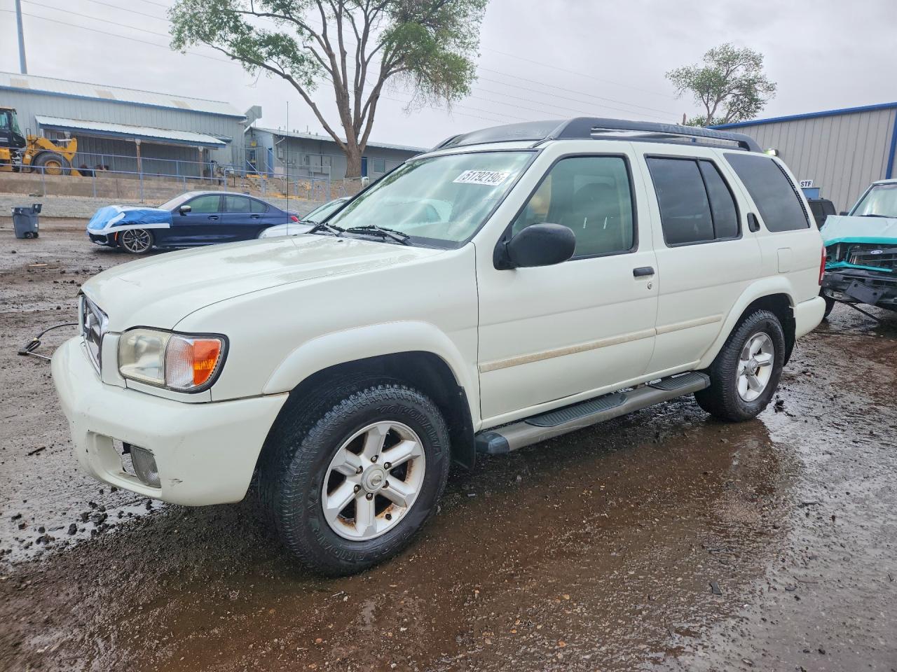 Salvage Nissan Pathfinder Image