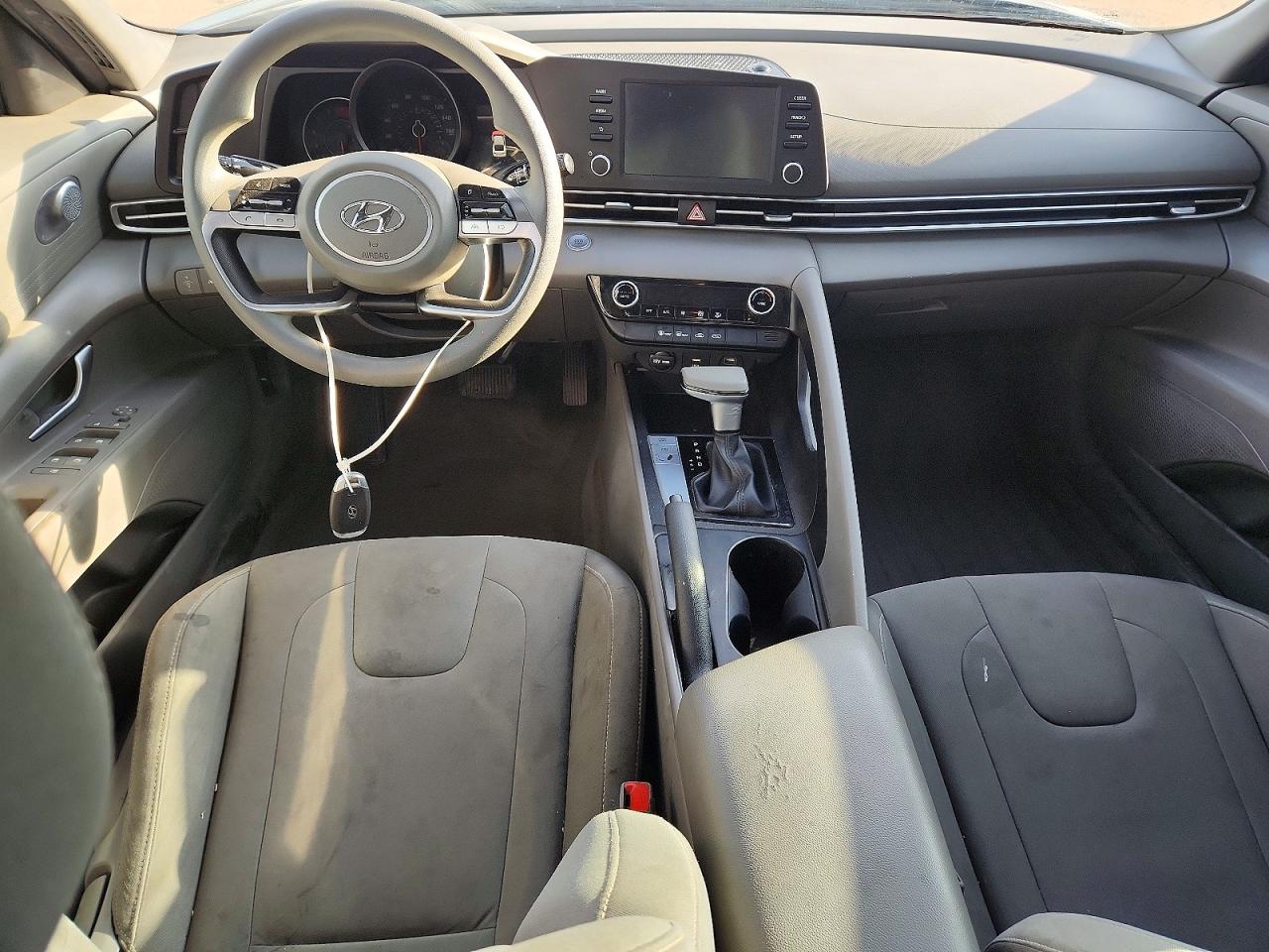 Hyundai ELANTRA Sel