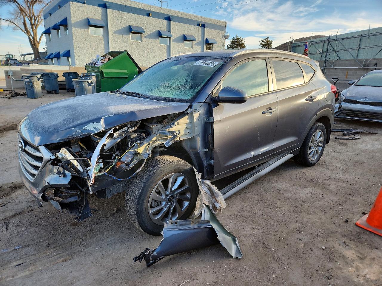 Salvage Hyundai TUCSON Image