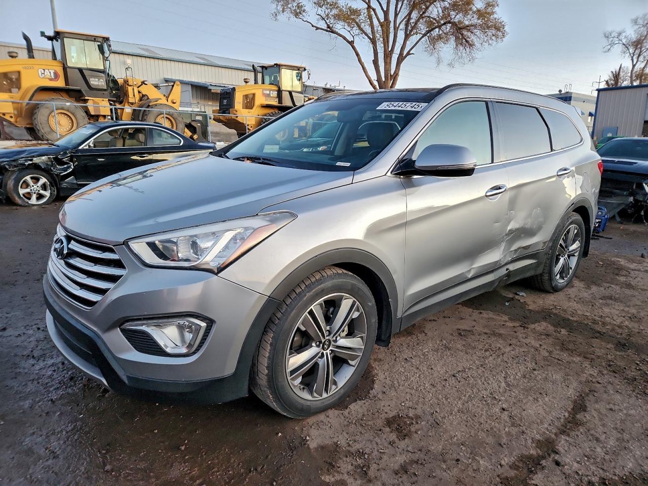 Salvage Hyundai SANTA FE Image