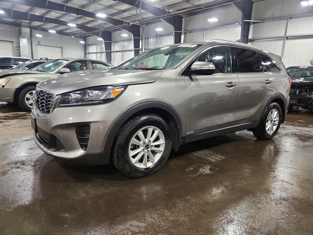 Salvage Kia Sorento Image