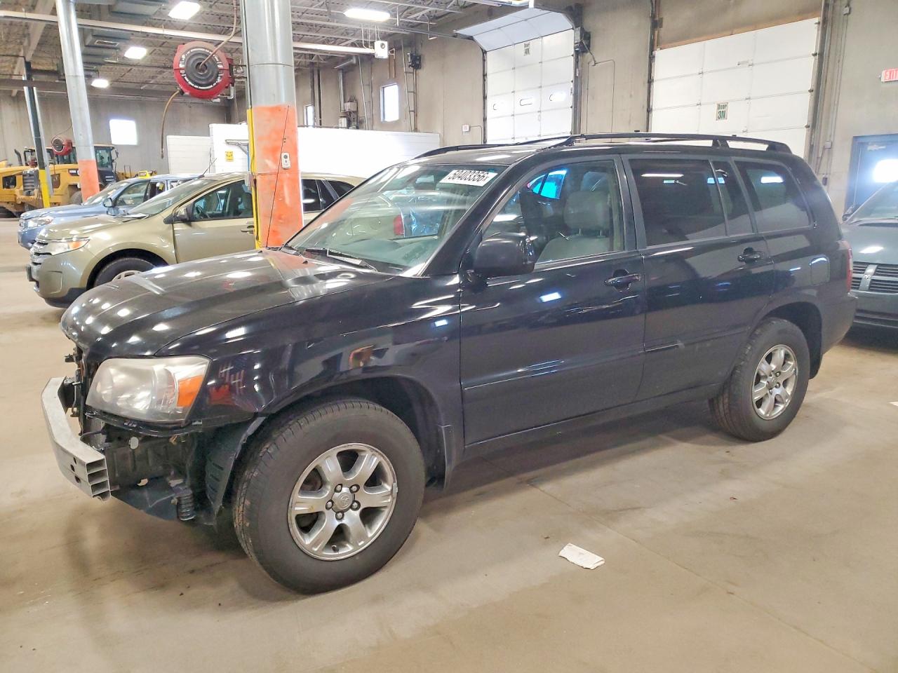 Salvage Toyota Highlander Image