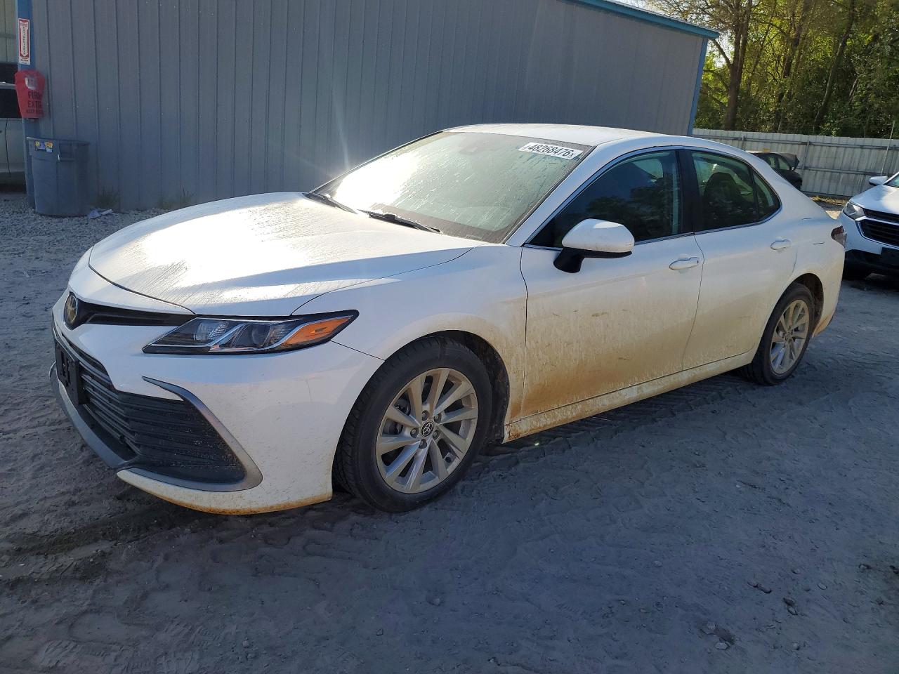 Salvage Toyota Camry Image