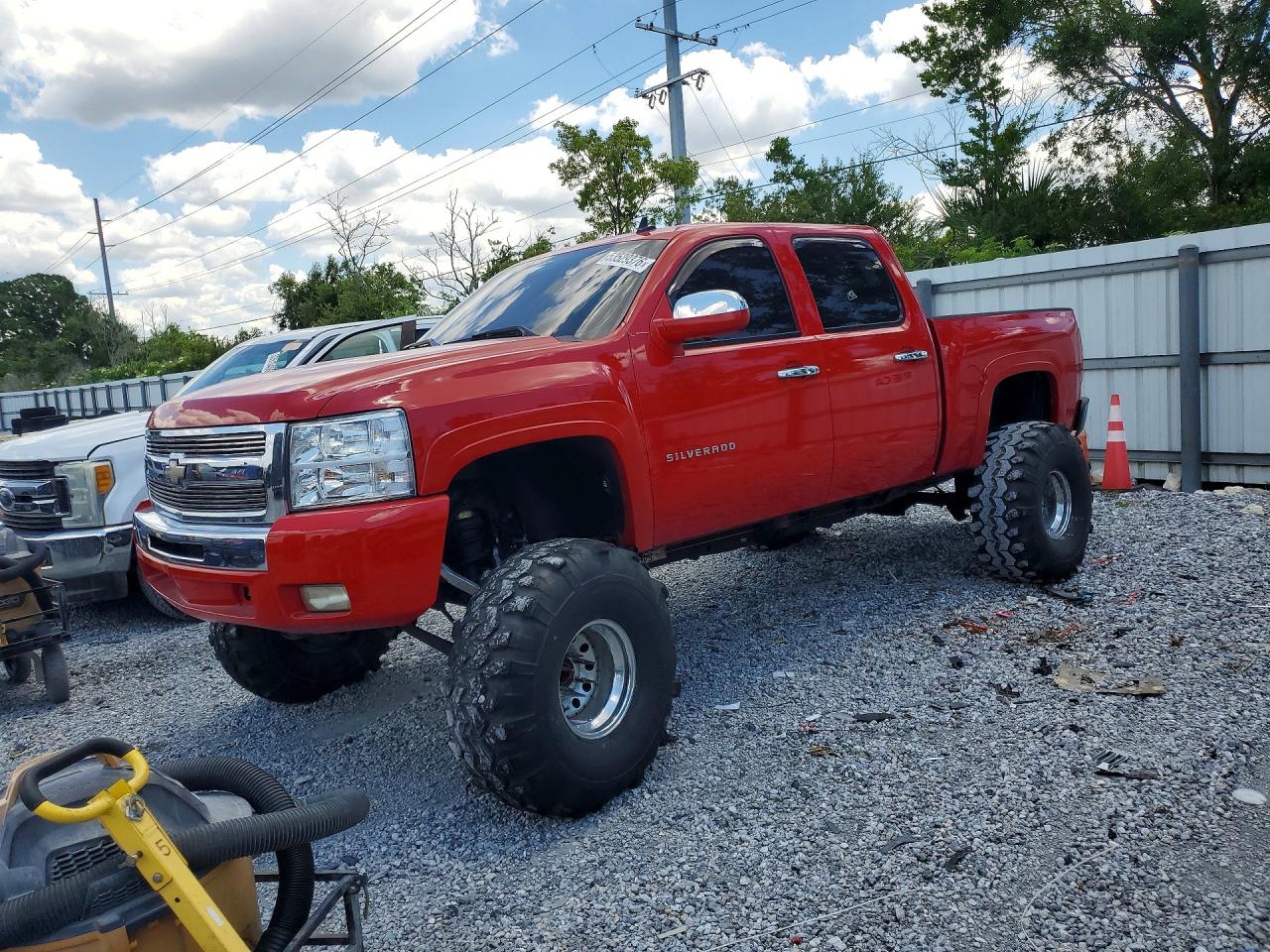 Salvage Chevrolet Silverado Image