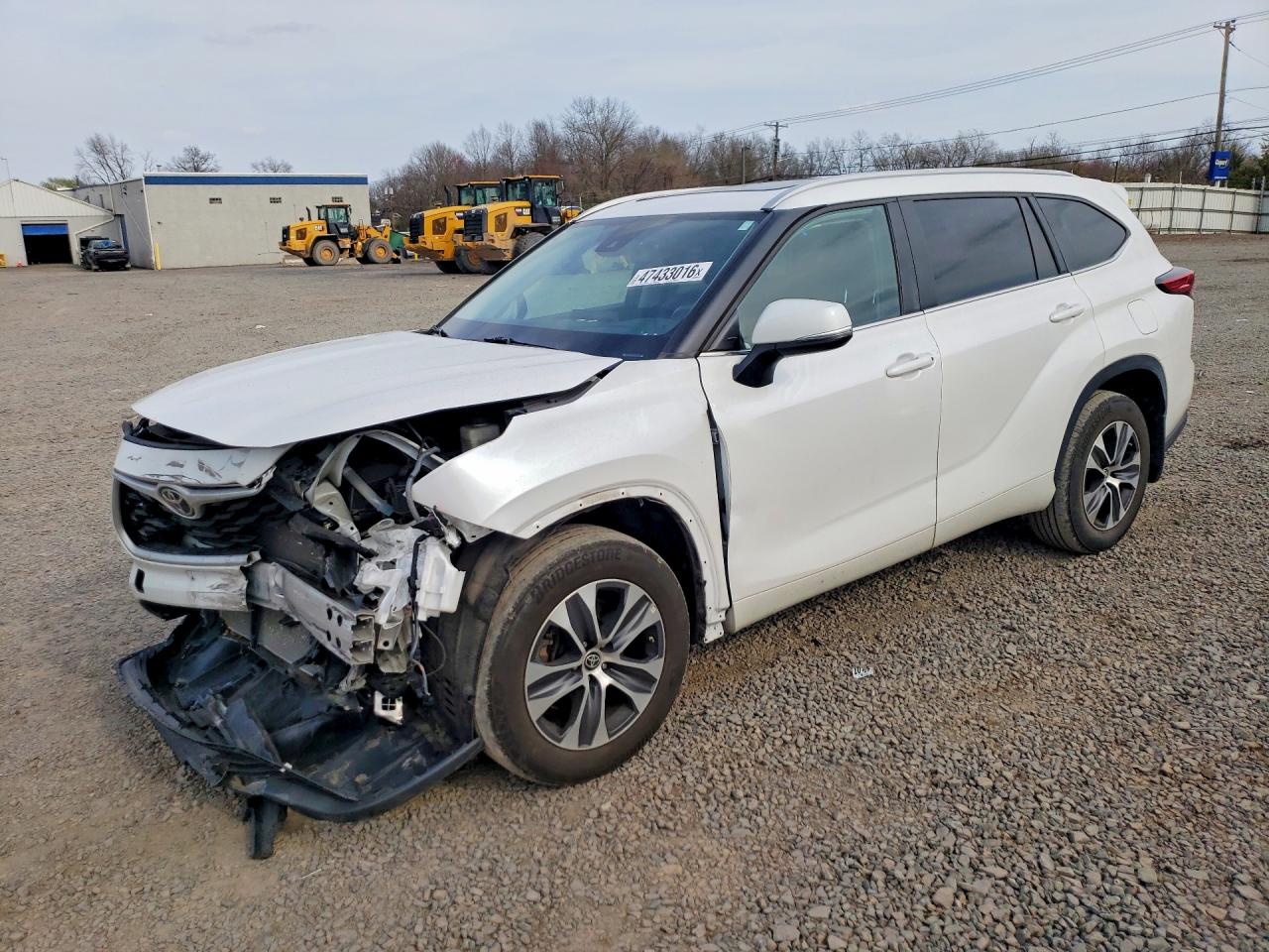 Salvage Toyota Highlander Image