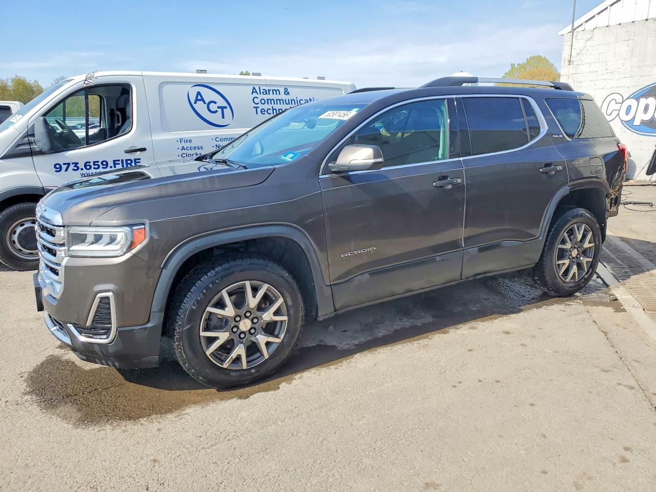 Salvage GMC Acadia Image