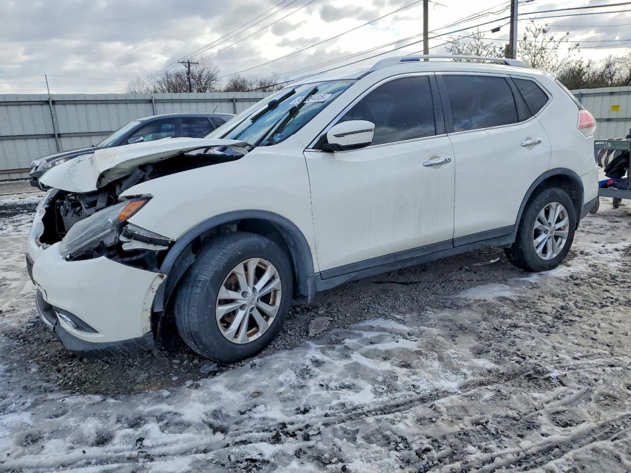 Salvage Nissan Rogue Image