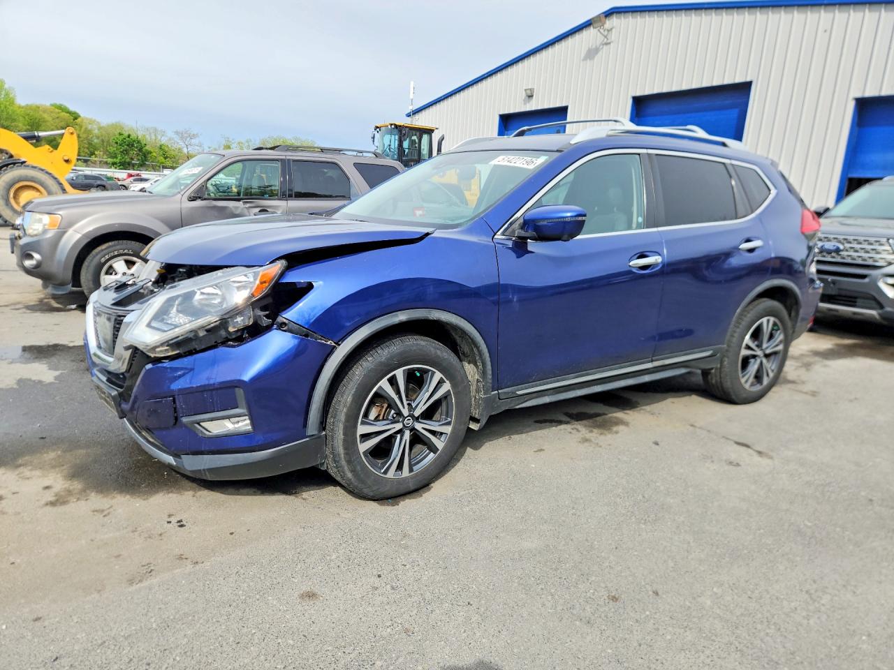 Salvage Nissan Rogue Image