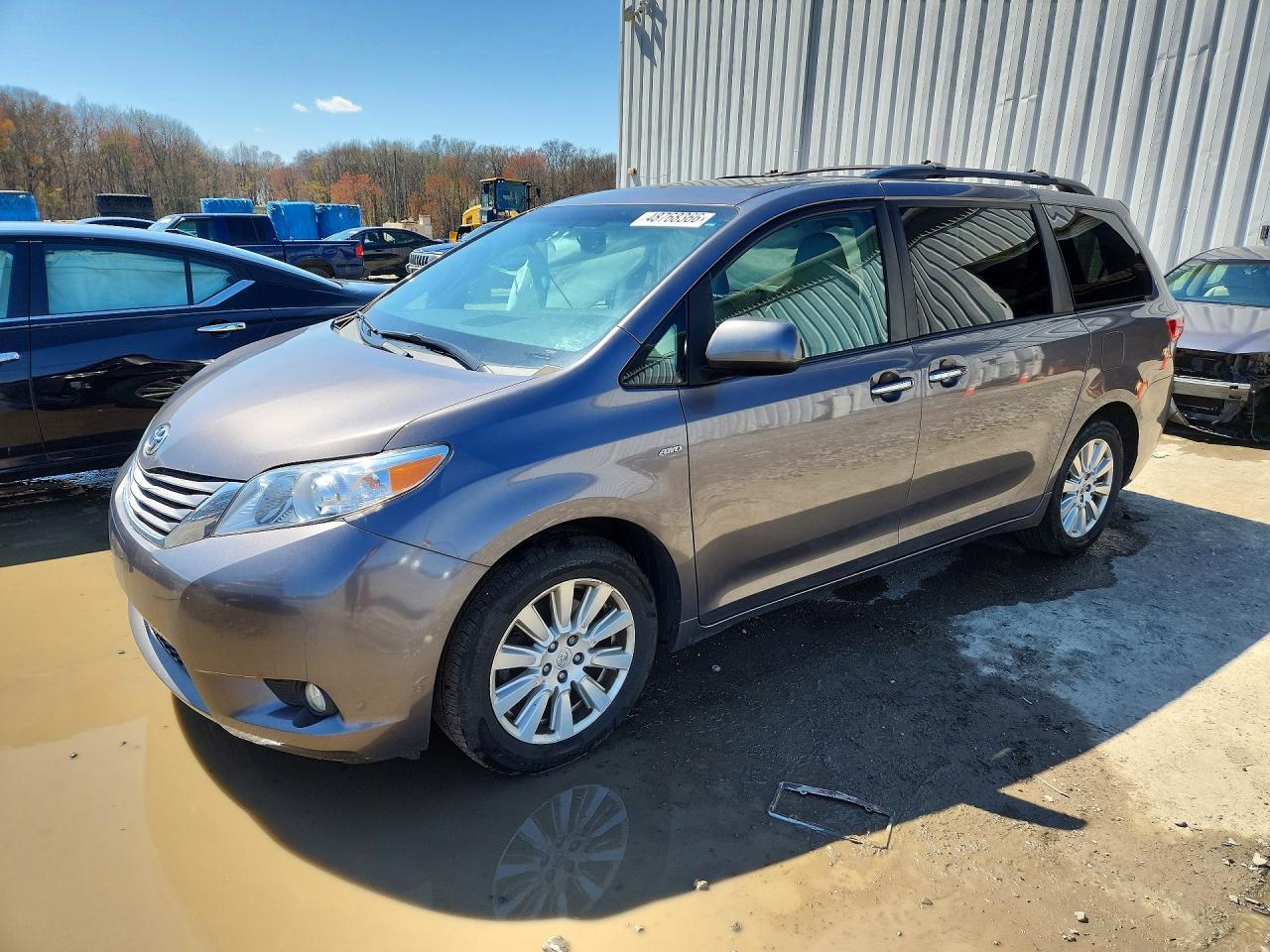 Salvage Toyota Sienna Image