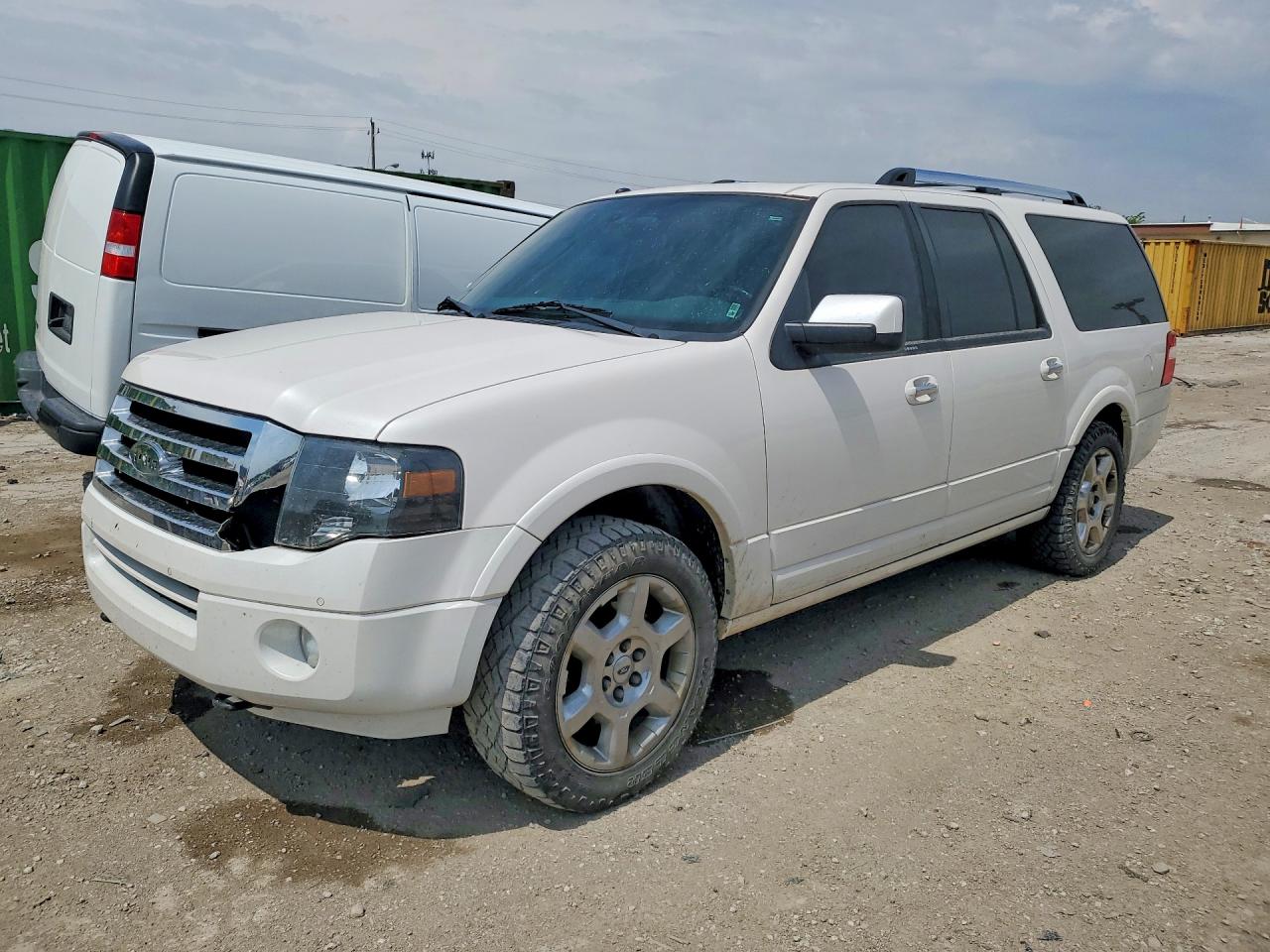 Salvage Ford Expedition Image
