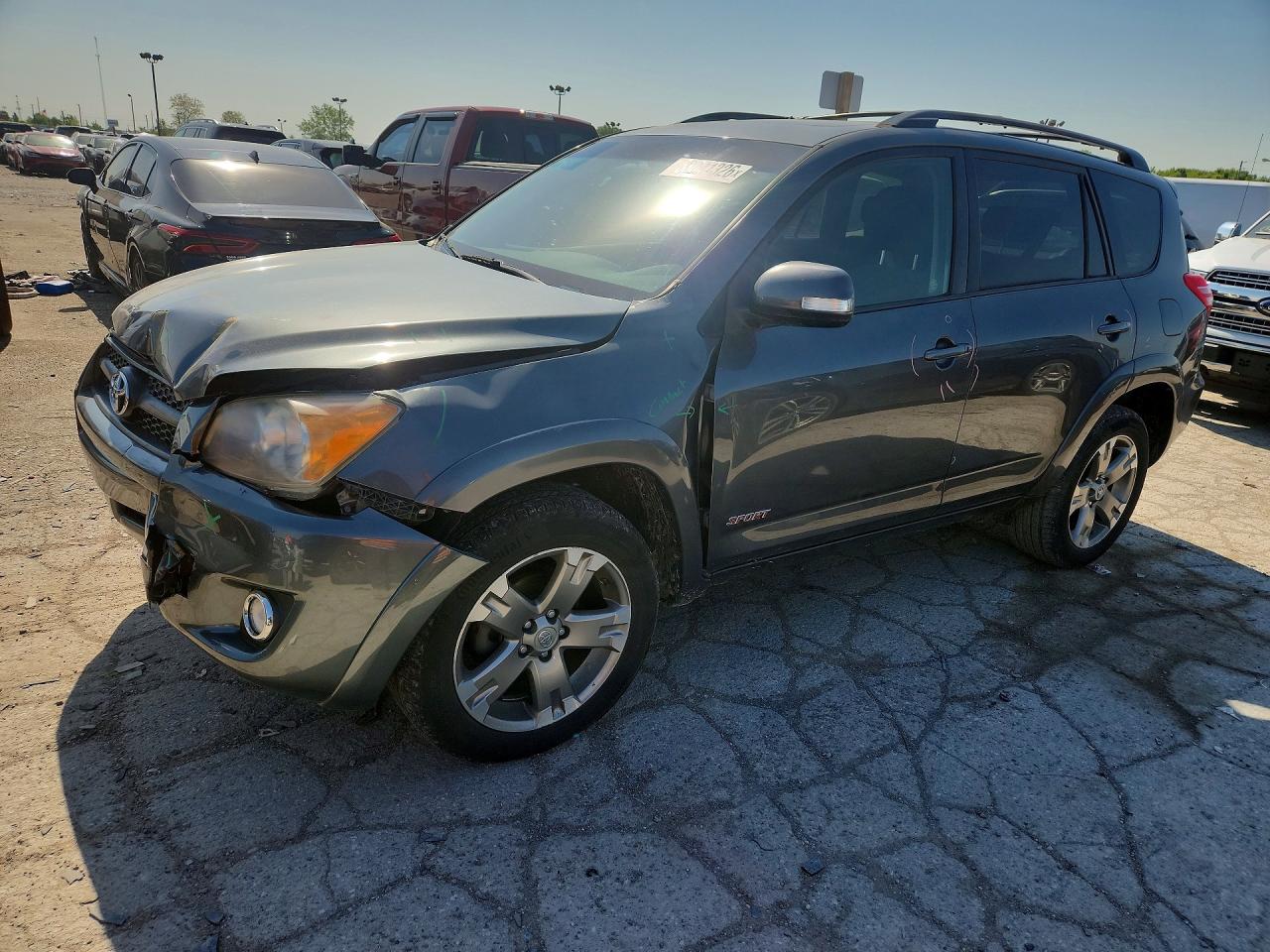 Salvage Toyota RAV4 Image