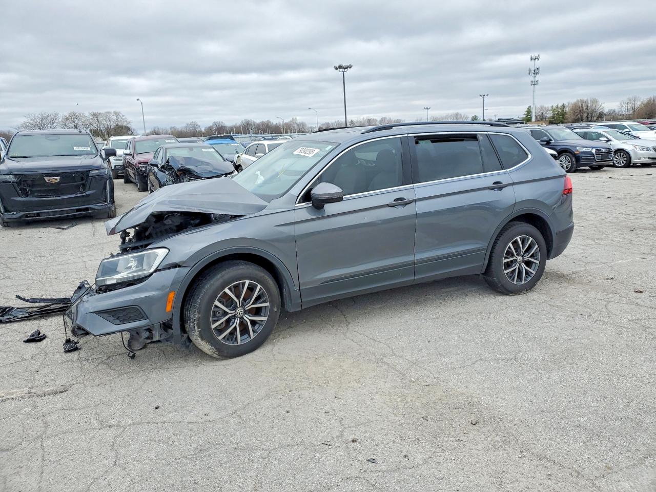 Salvage Volkswagen Tiguan Image