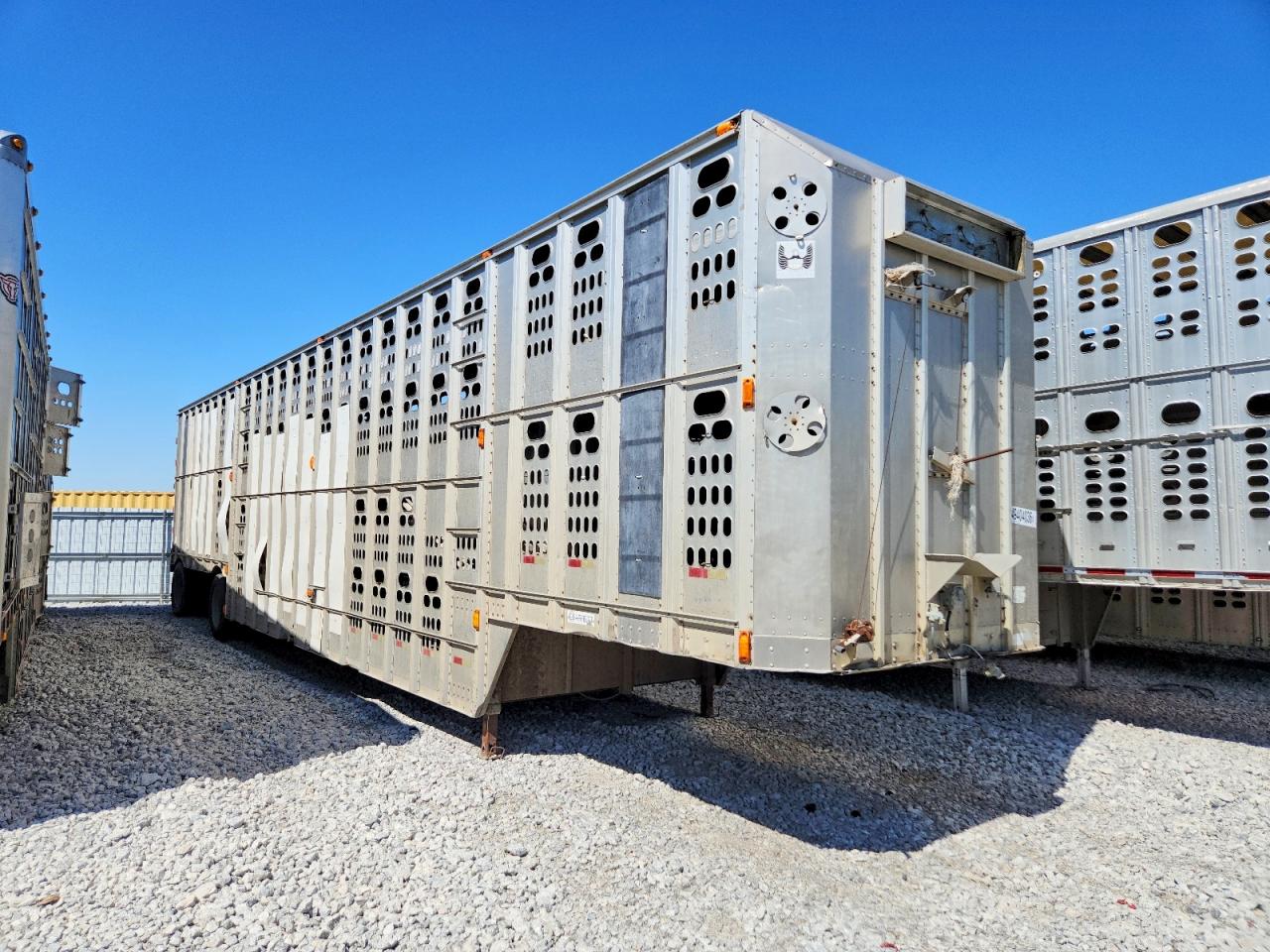 Salvage Barrett Trailers Image