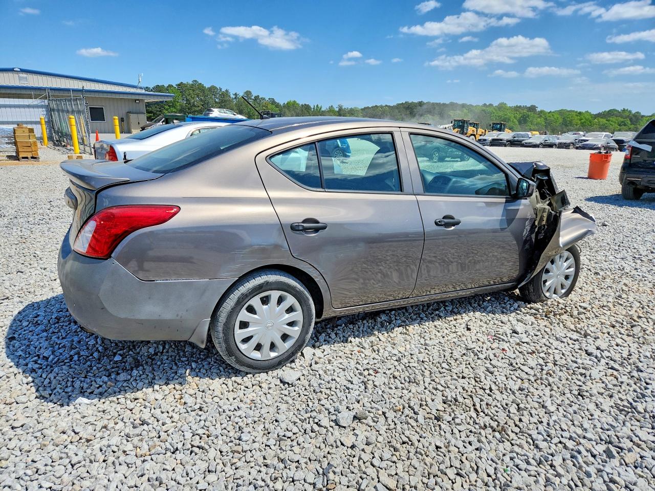 Nissan Versa 1.6 S Plus