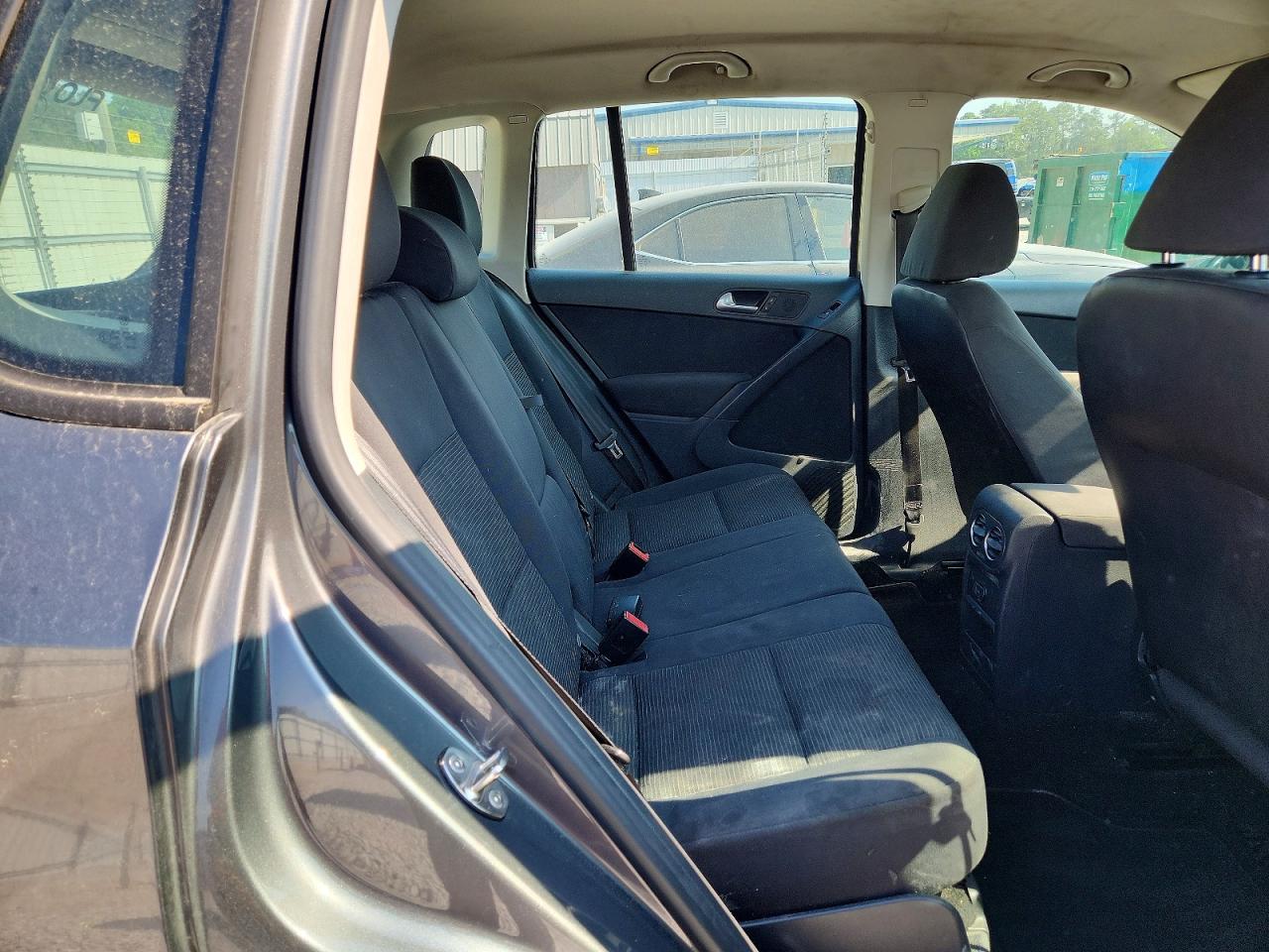 Volkswagen Tiguan S