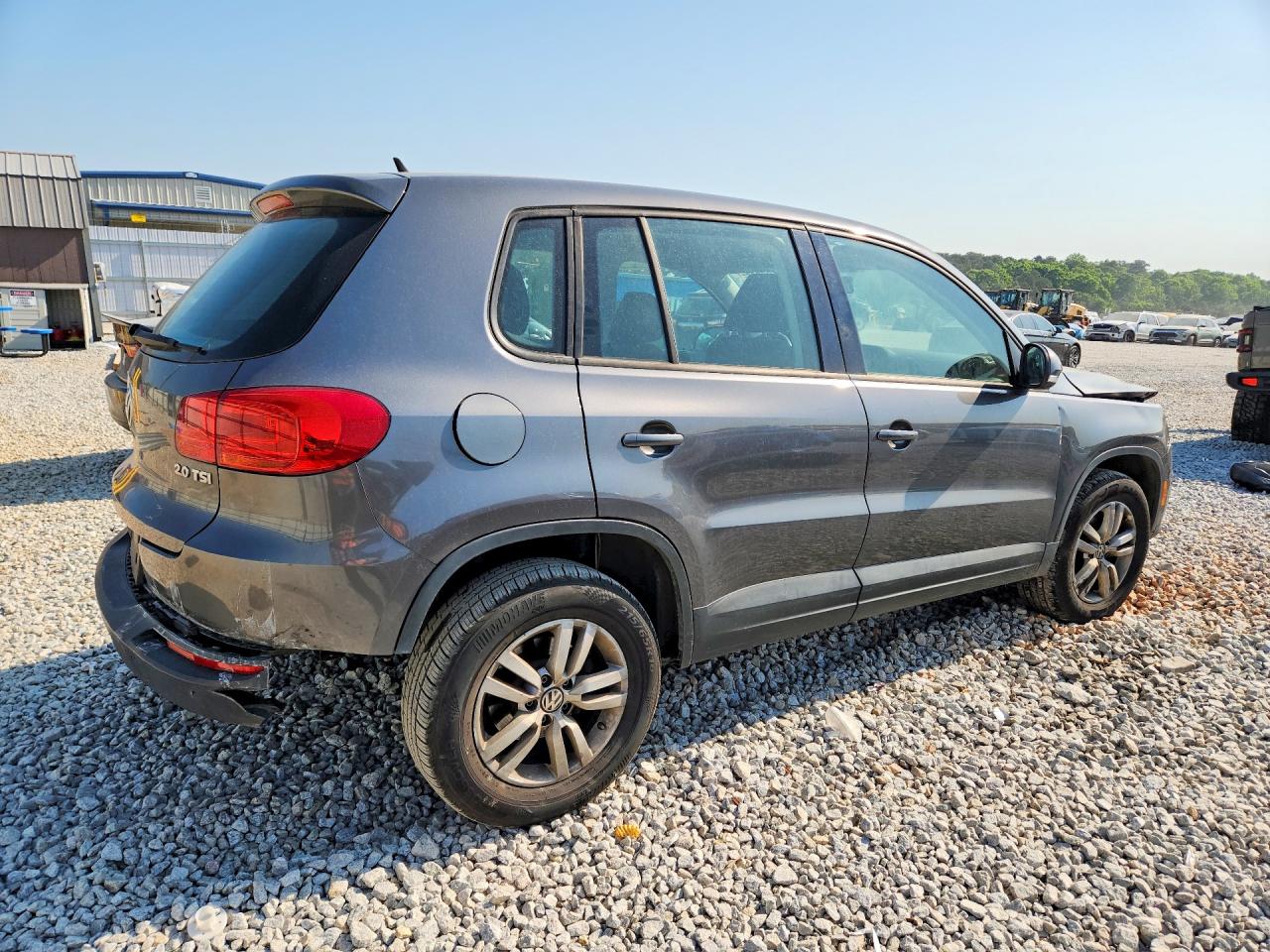 Volkswagen Tiguan S