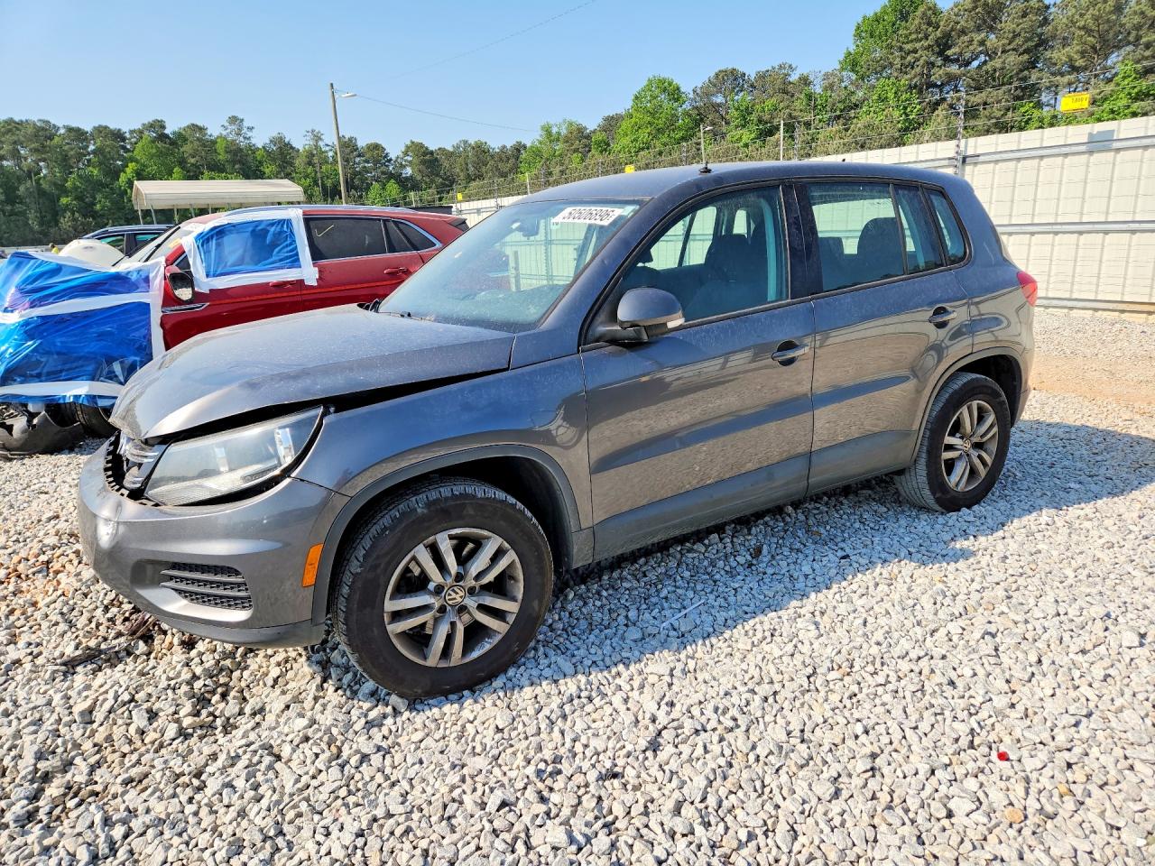 Salvage Volkswagen Tiguan Image
