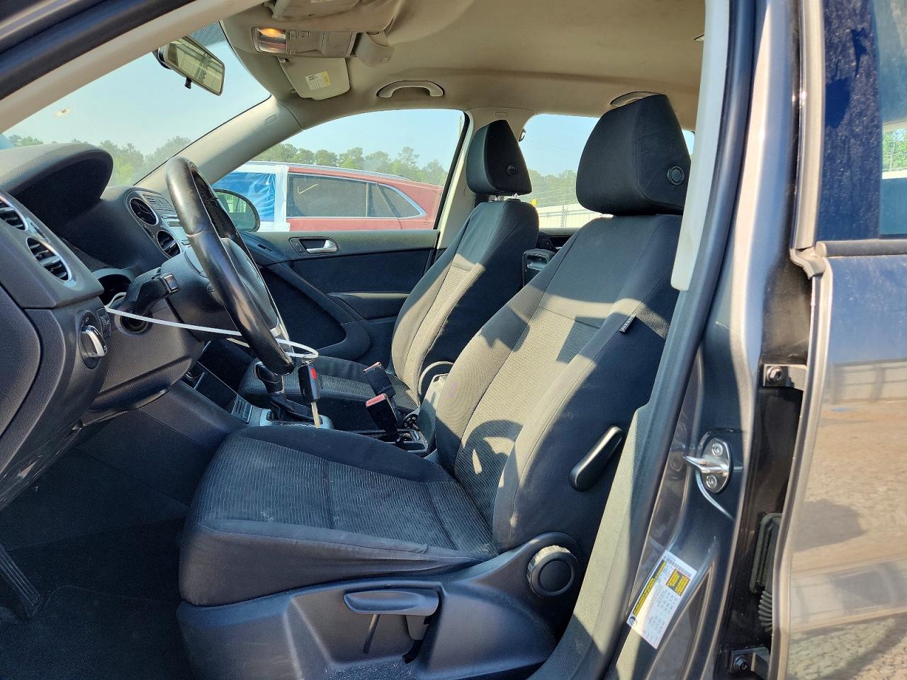 Volkswagen Tiguan S