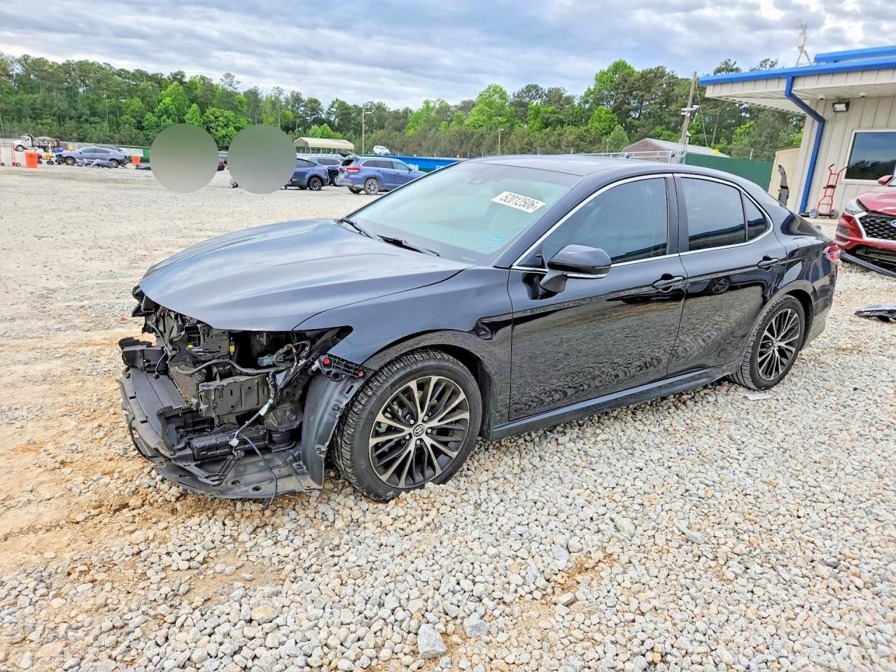 Salvage Toyota Camry Image